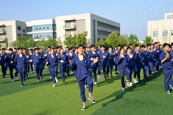 创意健身操引领新风潮 _学院新闻_徐州工程机械技师
