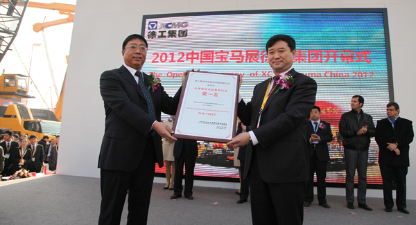احتلت الشركة شوقونغ المرتبة الأولى في صناعة الرافعات المتنقلة العالمية.