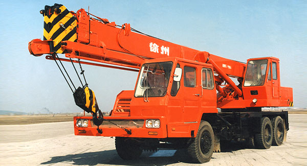 في عام 1976 ، نجح شوقونغ في تطوير أول رافعة شاحنة هيدروليكية كاملة QY في الصين سعة 16 طنًا.