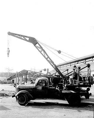في عام 1963 ، نجح شوقونغ في تطوير أول رافعة شاحنة في الصين بوزن 5 طن.
