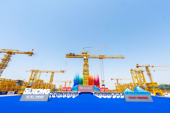 XCMG launches the world’s largest tower crane, XGT15000-600S.