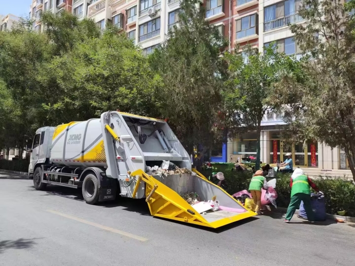徐工后装压缩式垃圾车助力瓜州：高效收转运破解戈壁城市环卫难题
