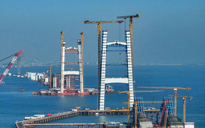 超级工程，徐工“双塔”助力封顶！