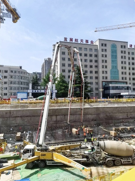 徐工HB62V泵车完成西安灞桥1800方C40大方量浇筑