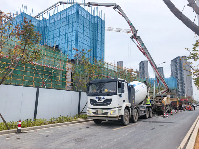 全域交付进行时→徐工新能源搅拌车“火力全开”