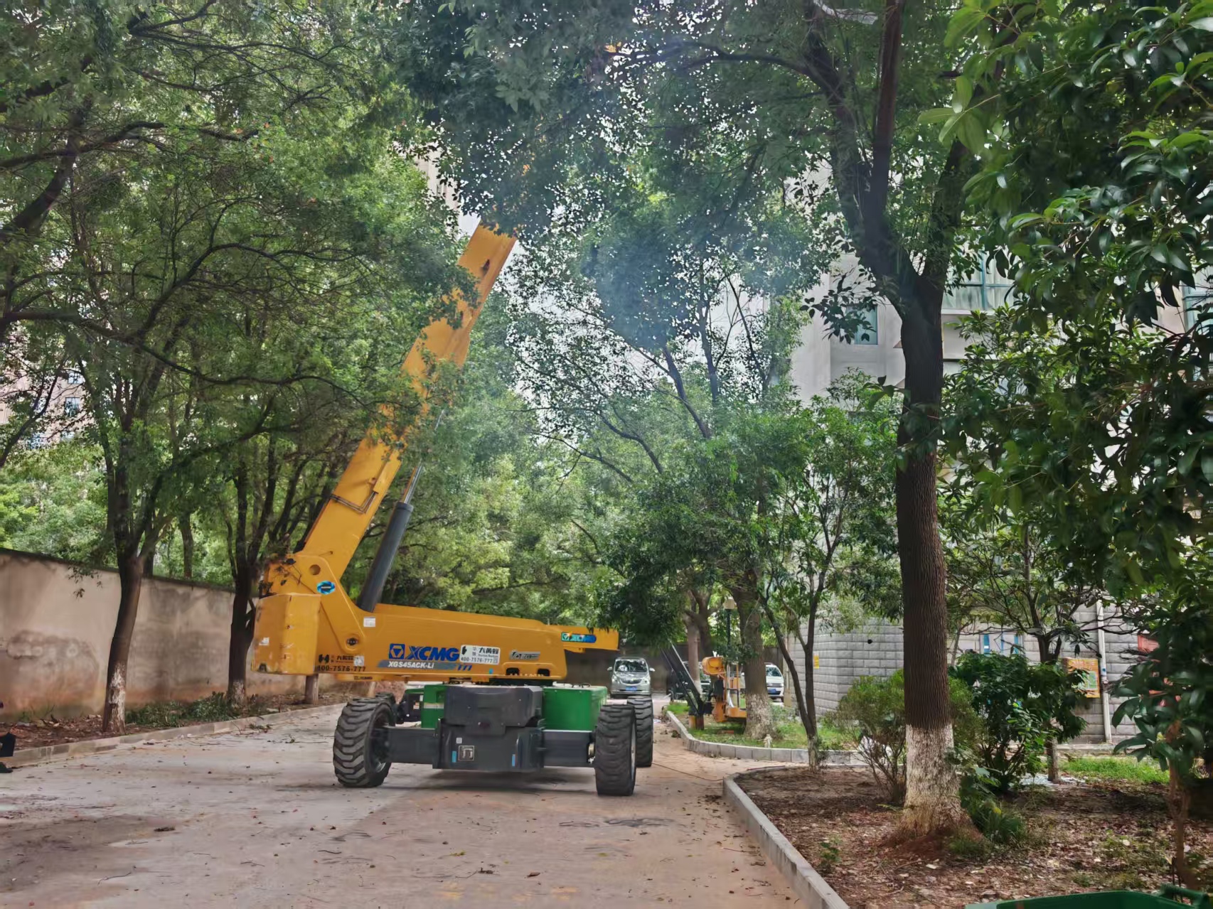 树障林立高层作业难？徐工高空作业平台解锁旧改新方法