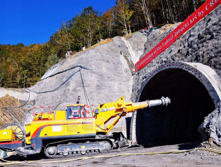 2016年9月徐工XTR260隧道掘进机在黑山共和国南北高速公路Jabuka隧道施