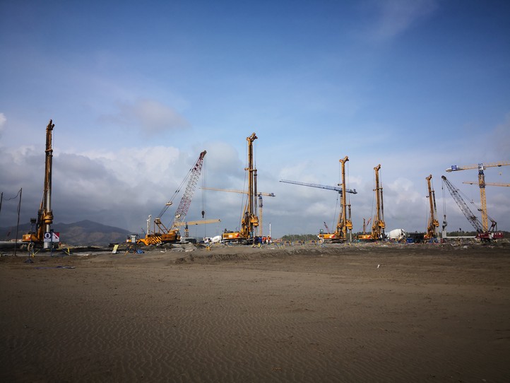 2018年10月徐工旋挖钻机群助力印尼日惹机场建设