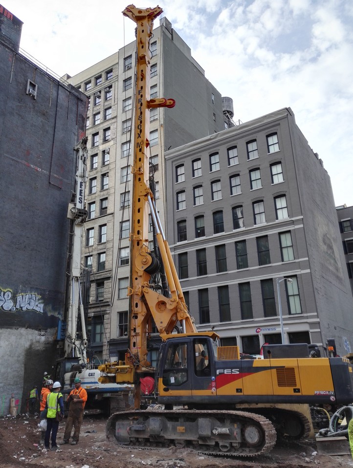 2016年11月徐工XR180DV旋挖钻机美国曼哈顿施工