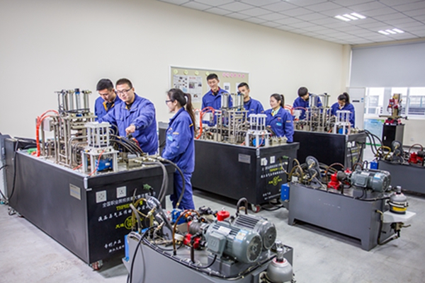 机电一体化技术初中起点