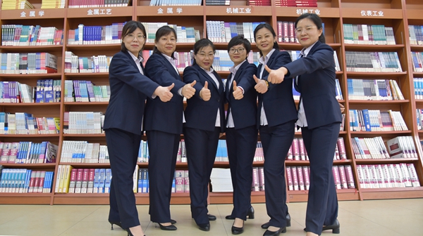 多姿多彩的女职工合照,形式多样的才艺展示……共同构成一幅弘扬巾帼