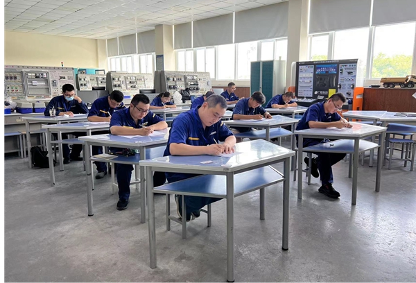 学院举办徐工随车专用车分厂电工技能专项提升培训班