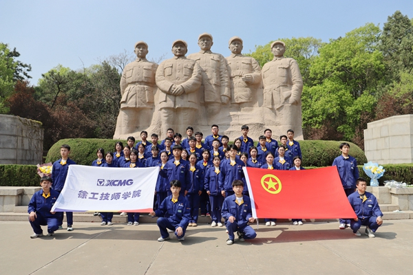 铭记先烈遗志 赓续红色血脉丨学院举行清明祭扫活动
