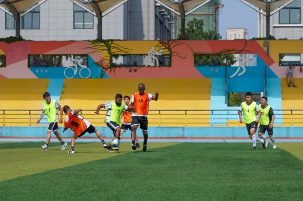 山海同乐，寰球一家！徐工绿茵场上演“世界杯”