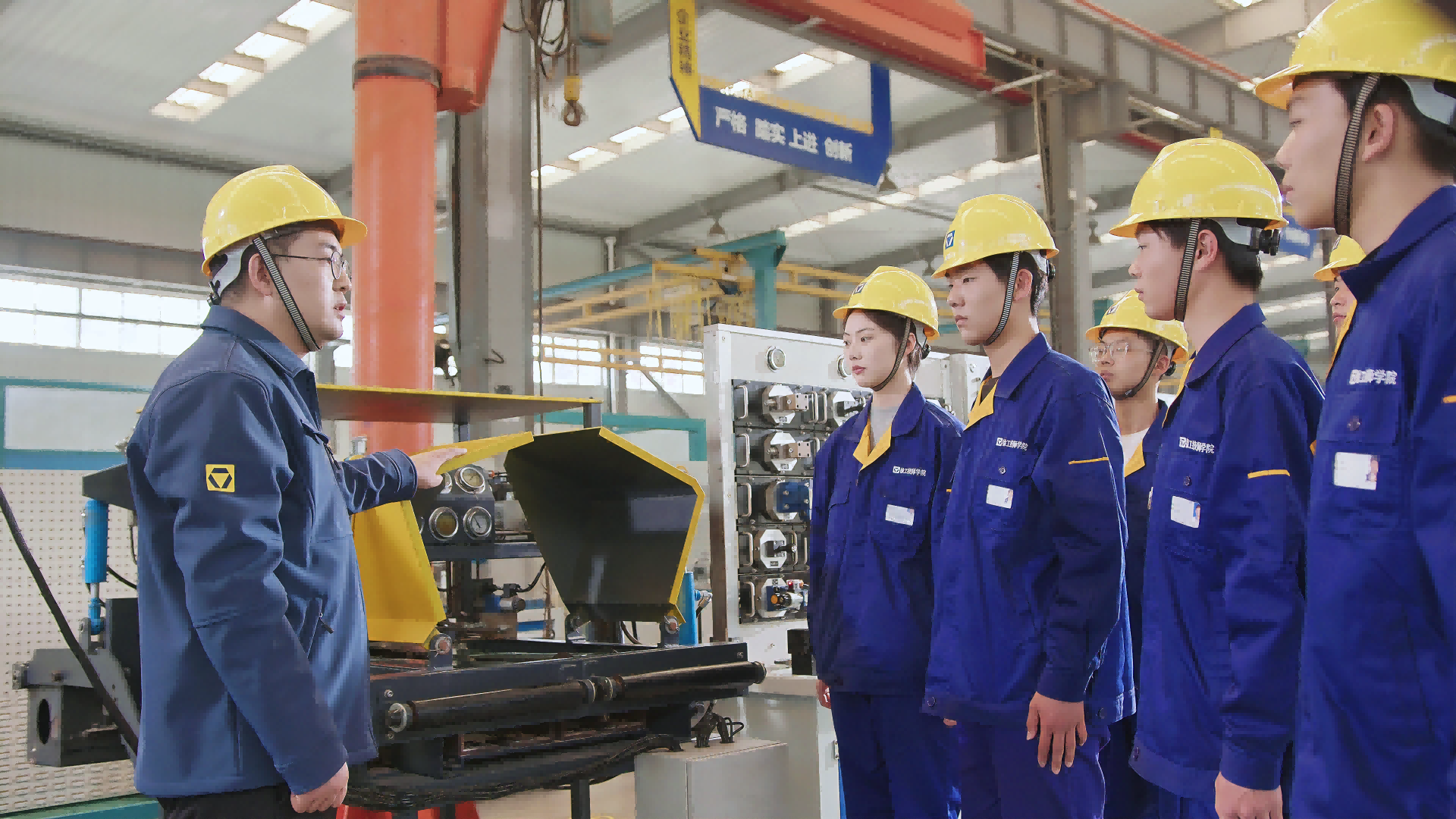 实训基地-摊铺机