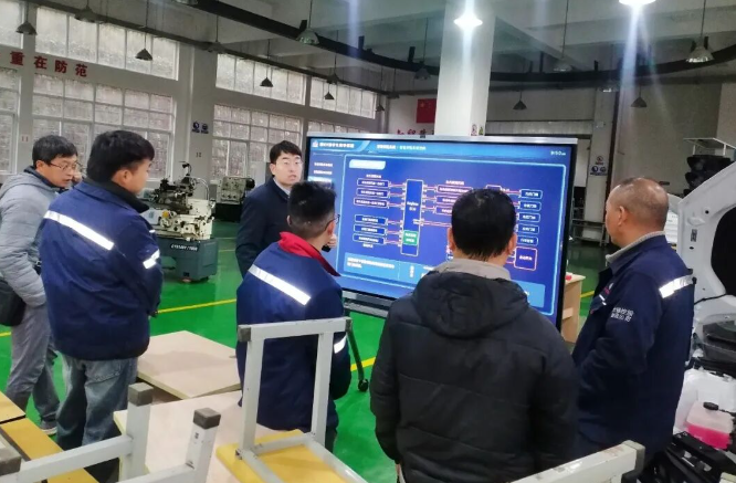 徐工与云锡集团携手开展新能源汽车维修专项培训